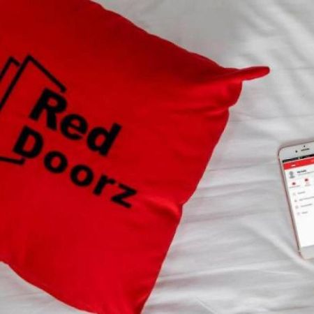 Reddoorz Plus @ Tendean Jakarta Buitenkant foto