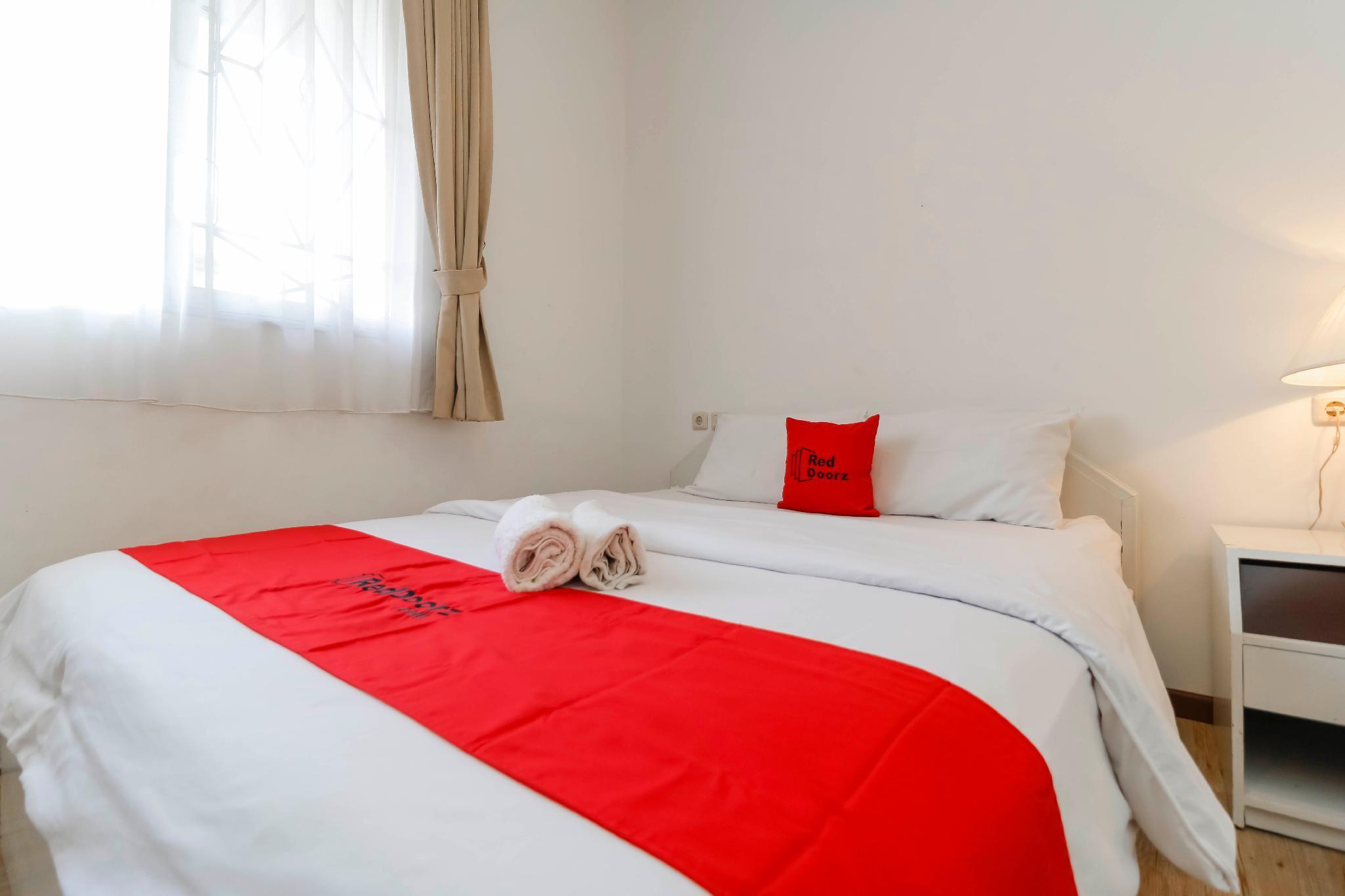 Reddoorz Plus @ Tendean Jakarta Buitenkant foto