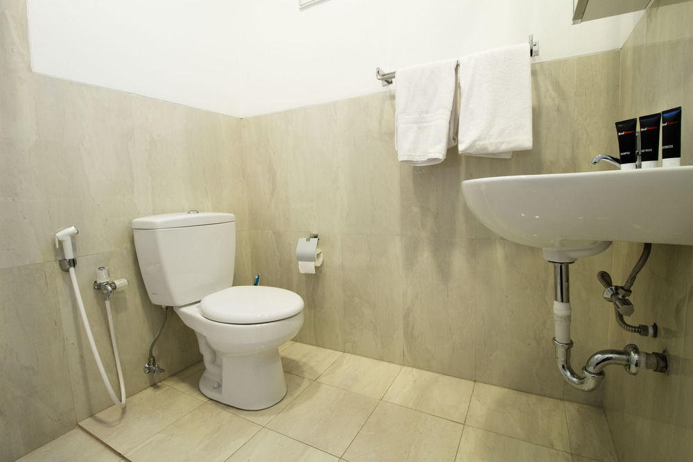 Reddoorz Plus @ Tendean Jakarta Buitenkant foto