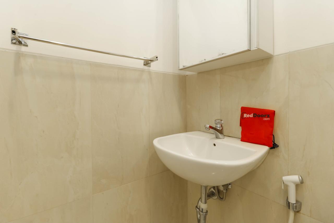 Reddoorz Plus @ Tendean Jakarta Buitenkant foto