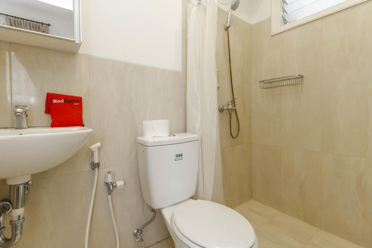 Reddoorz Plus @ Tendean Jakarta Buitenkant foto
