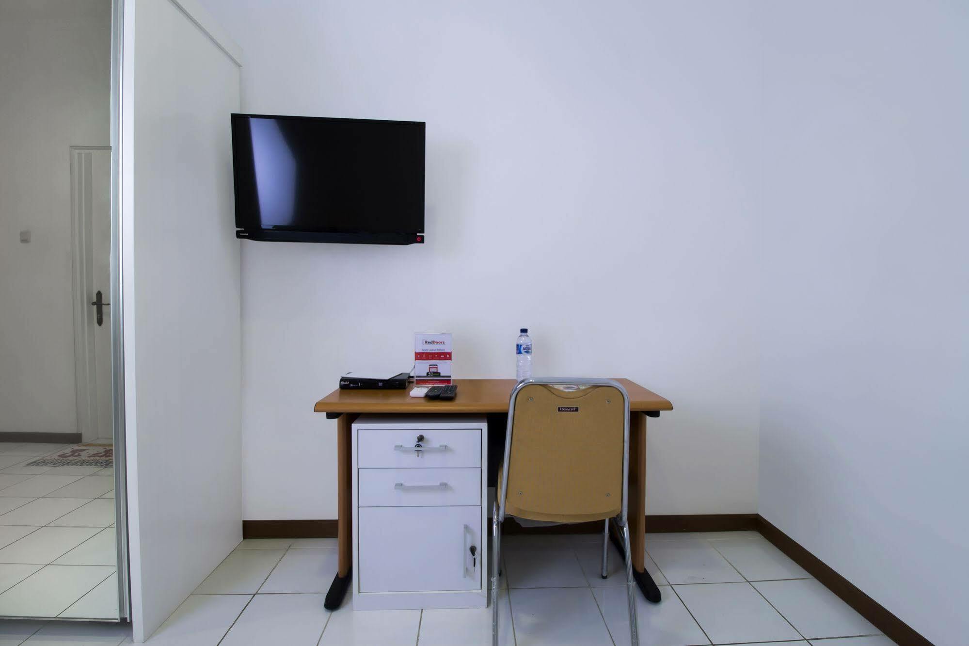 Reddoorz Plus @ Tendean Jakarta Buitenkant foto
