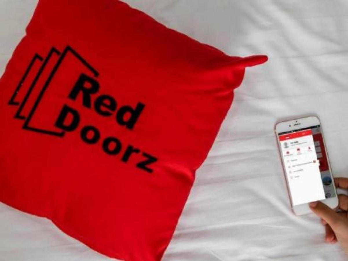 Reddoorz Plus @ Tendean Jakarta Buitenkant foto